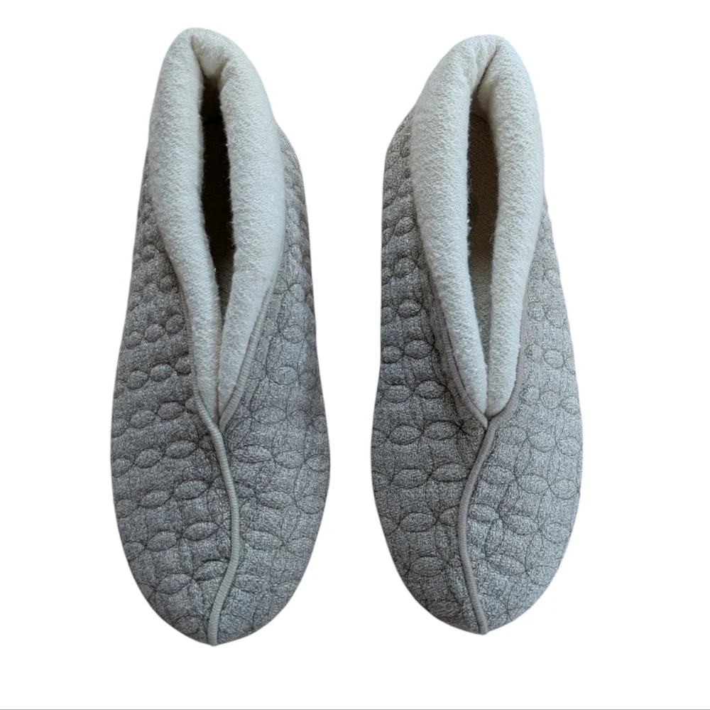 Acorn Tan Quilted Slippers Womens Size 6.5-7.5 - Picture 2 of 11